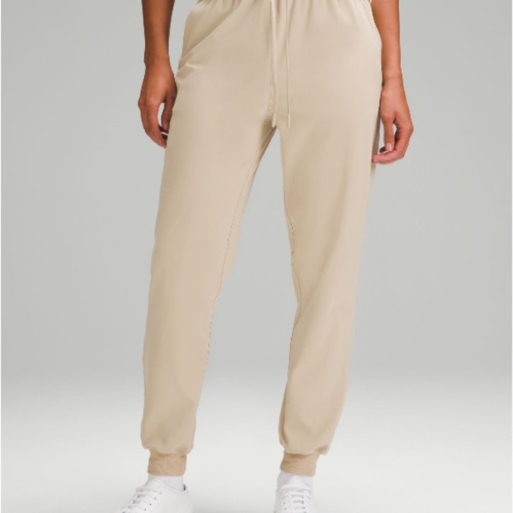 Lululemon Women's Cream Jogger Pants